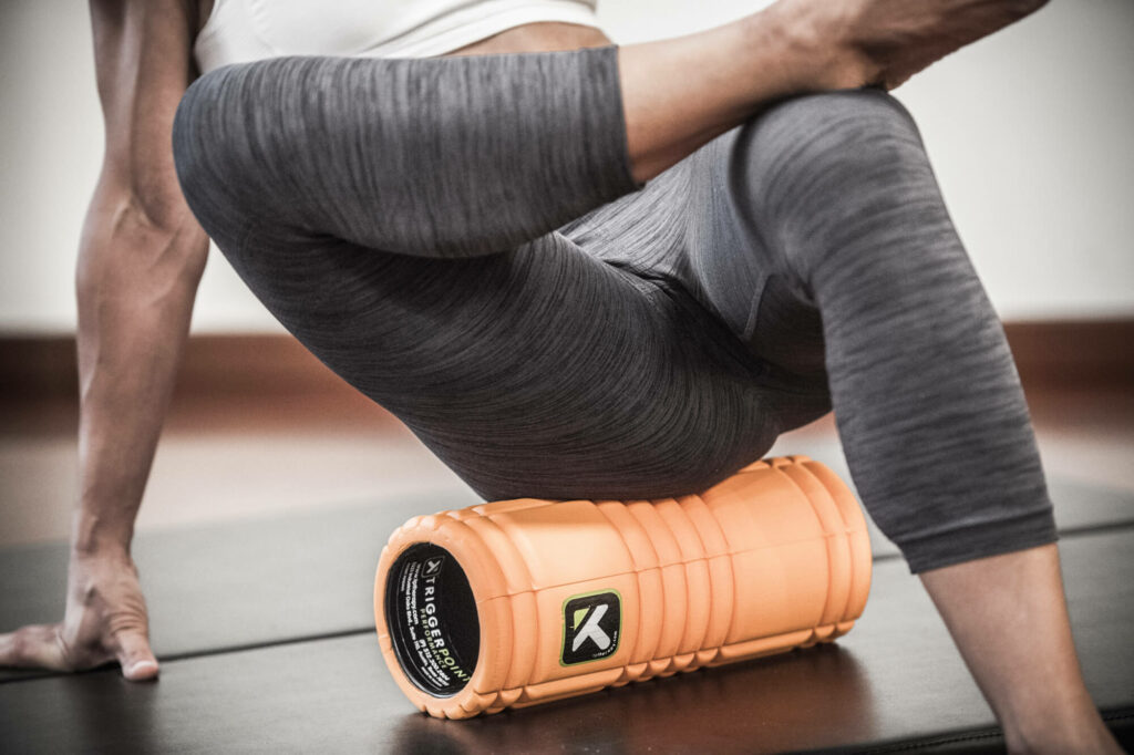 Tecnica di rilascio miofasciale con roller su gluteo per alleviare dolore dolore e tensione lombare